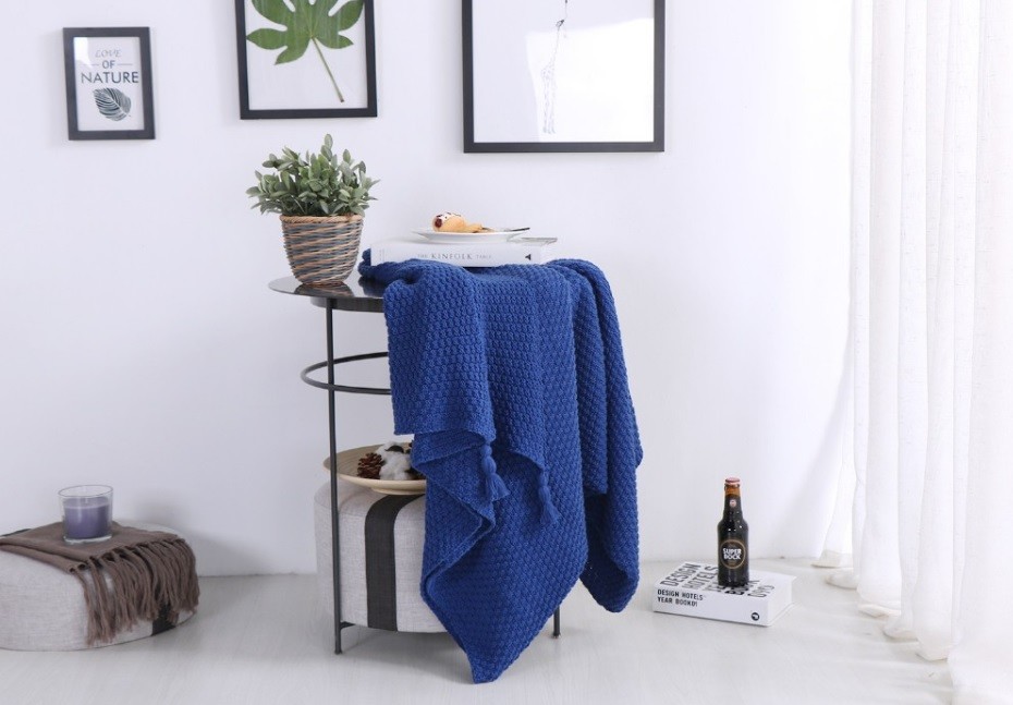 Pletená deka se střapci - modrá