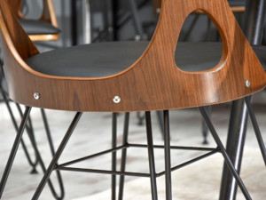 Dřevěná ohýbaná židle Ania, ořech/černá ekokůže