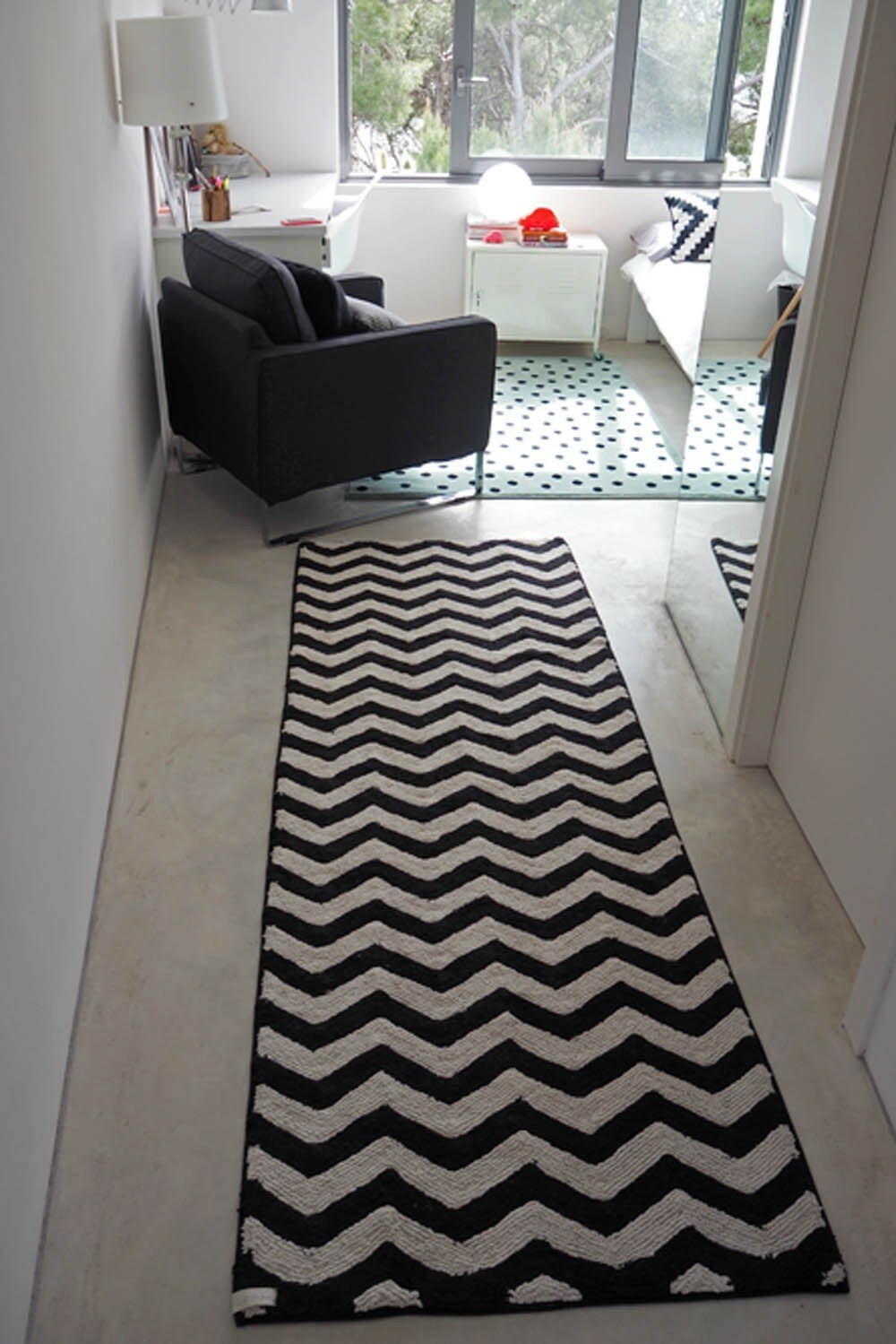 Bavlněný koberec běhoun, klikatý Lorena Canals - Black&White