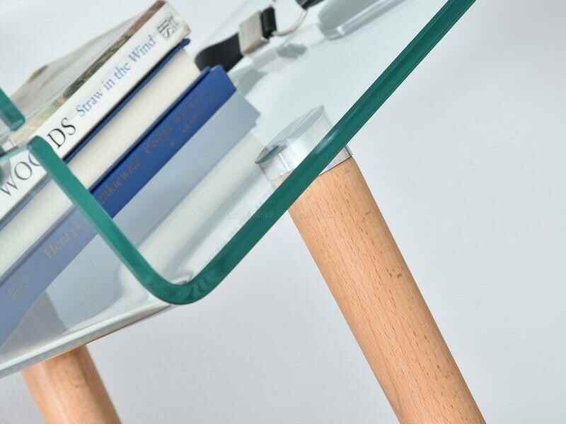 Skleněný psací stůl Amazon na dřevěných nožkách